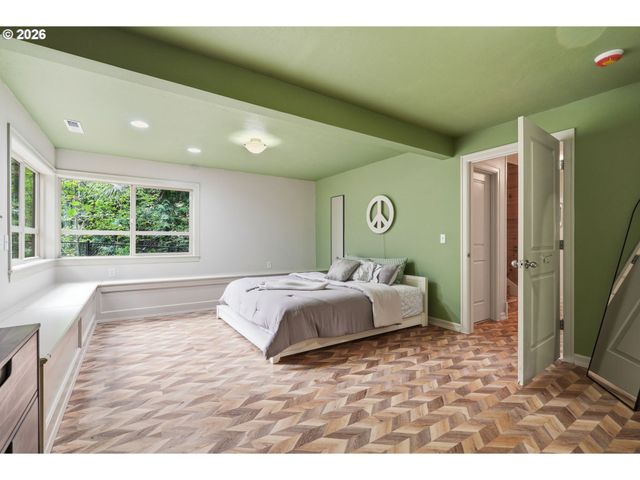 7325 Se BARBARA WELCH Rd, Portland, OR 97236