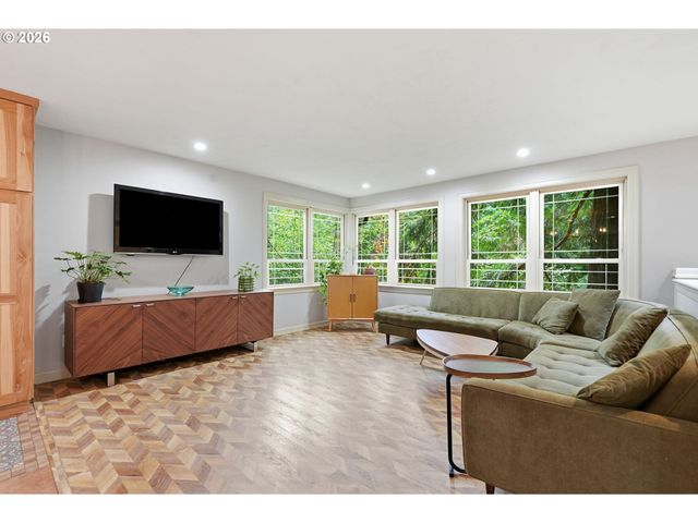 7325 Se BARBARA WELCH Rd, Portland, OR 97236