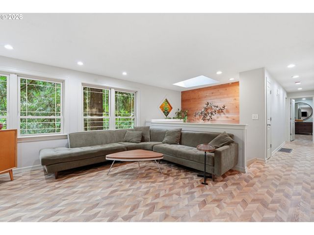 7325 Se BARBARA WELCH Rd, Portland, OR 97236