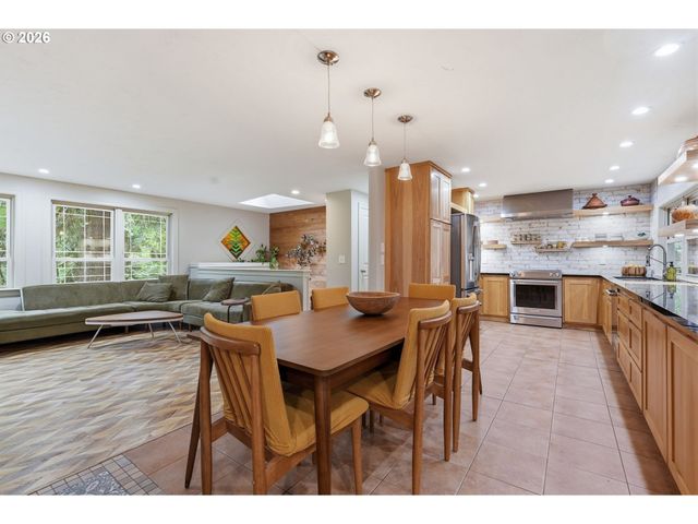 7325 Se BARBARA WELCH Rd, Portland, OR 97236