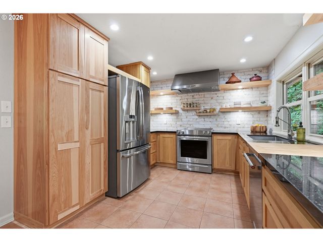 7325 Se BARBARA WELCH Rd, Portland, OR 97236