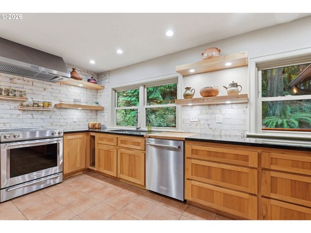 7325 Se BARBARA WELCH Rd, Portland, OR 97236