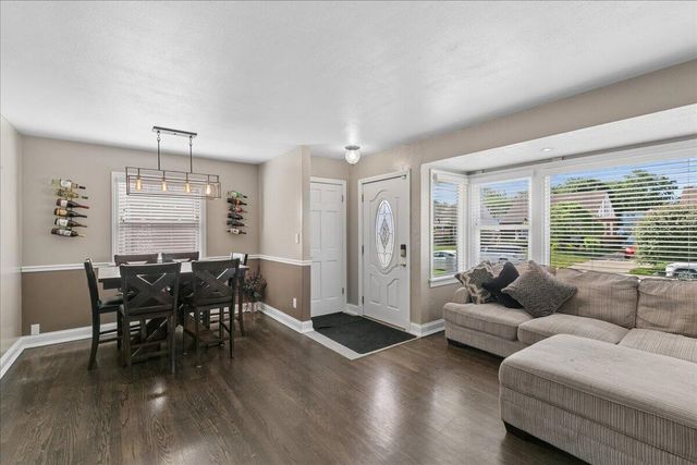 3911 Jewett Avenue, Highland, IN 46322
