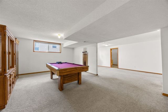 400 Westridge Drive SW, Cedar Rapids, IA 52404