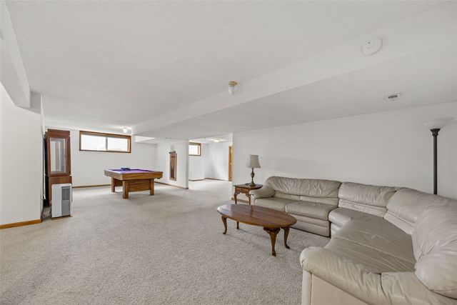 400 Westridge Drive SW, Cedar Rapids, IA 52404