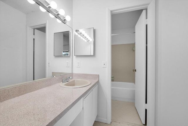 4718 NW 82nd Avenue 1706, Lauderhill, FL 33351