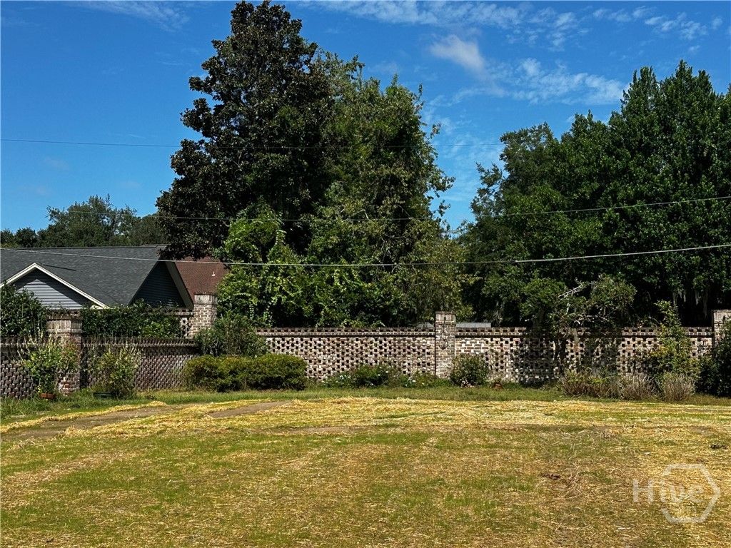 Image 4 of property listing at 106 Carolines Retreat, Savannah, GA 31406