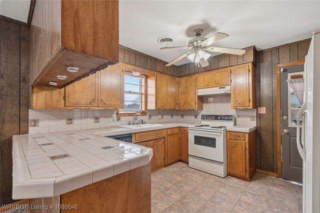 204 Quincy Street, Lavaca, AR 72941