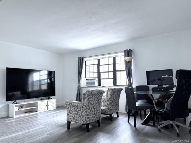78-16 147th St 3C, Kew Garden Hills, NY 11367