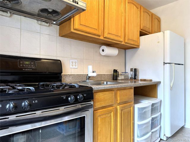78-16 147th St 3C, Kew Garden Hills, NY 11367