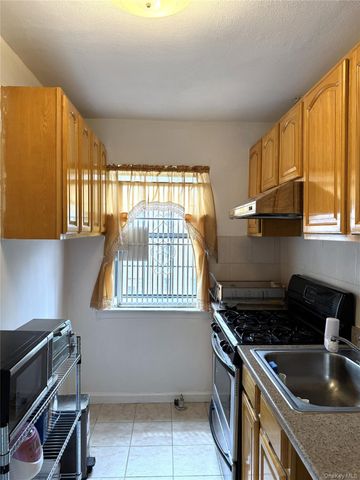 78-16 147th St 3C, Kew Garden Hills, NY 11367