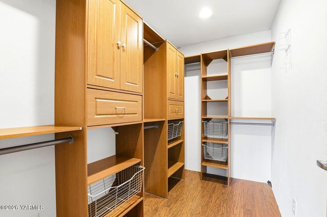 906 W Entiat Ave, Kennewick, WA 99336