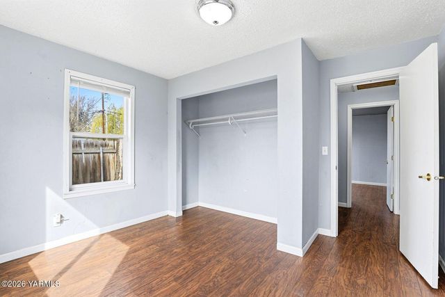 906 W Entiat Ave, Kennewick, WA 99336