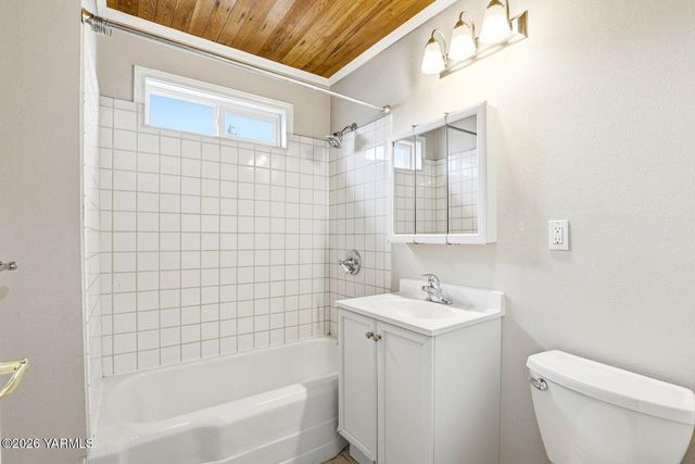 906 W Entiat Ave, Kennewick, WA 99336