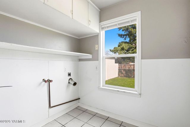 906 W Entiat Ave, Kennewick, WA 99336