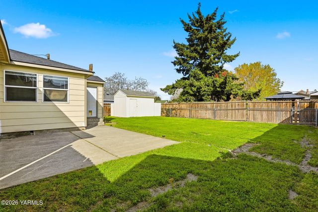 906 W Entiat Ave, Kennewick, WA 99336