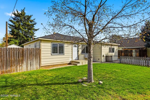 906 W Entiat Ave, Kennewick, WA 99336