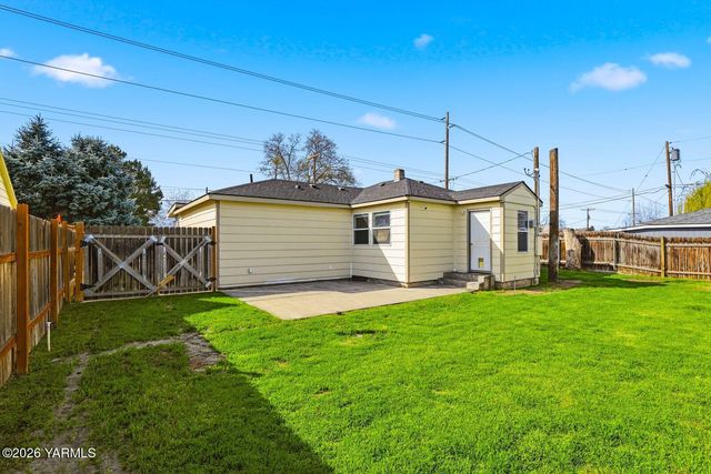 906 W Entiat Ave, Kennewick, WA 99336