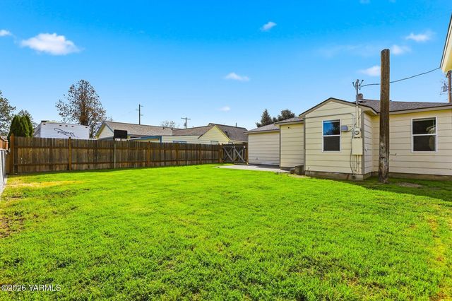 906 W Entiat Ave, Kennewick, WA 99336