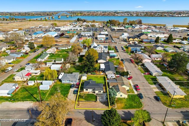 906 W Entiat Ave, Kennewick, WA 99336