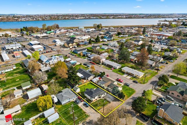 906 W Entiat Ave, Kennewick, WA 99336