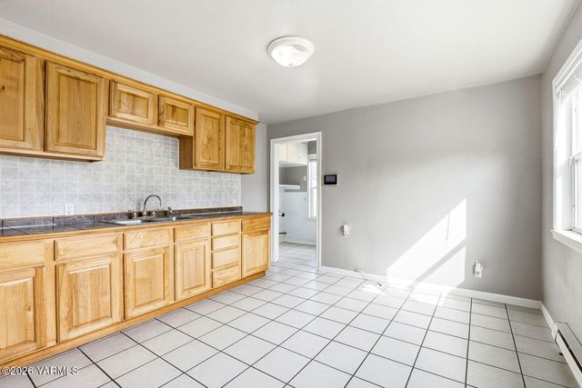 906 W Entiat Ave, Kennewick, WA 99336