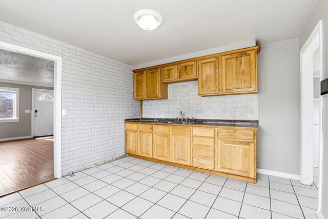 906 W Entiat Ave, Kennewick, WA 99336