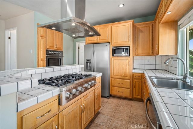 14738 Flintstone Drive, Lake Elizabeth, CA 93532