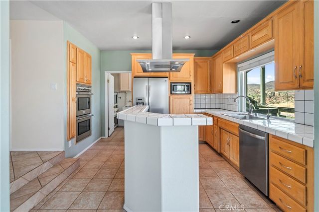 14738 Flintstone Drive, Lake Elizabeth, CA 93532