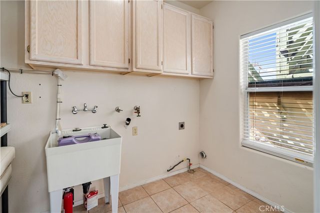 14738 Flintstone Drive, Lake Elizabeth, CA 93532