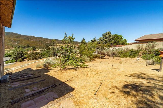 14738 Flintstone Drive, Lake Elizabeth, CA 93532