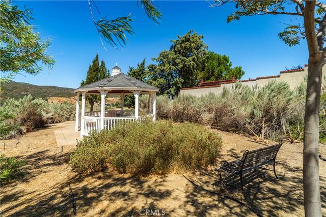 14738 Flintstone Drive, Lake Elizabeth, CA 93532