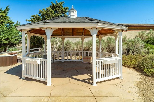 14738 Flintstone Drive, Lake Elizabeth, CA 93532