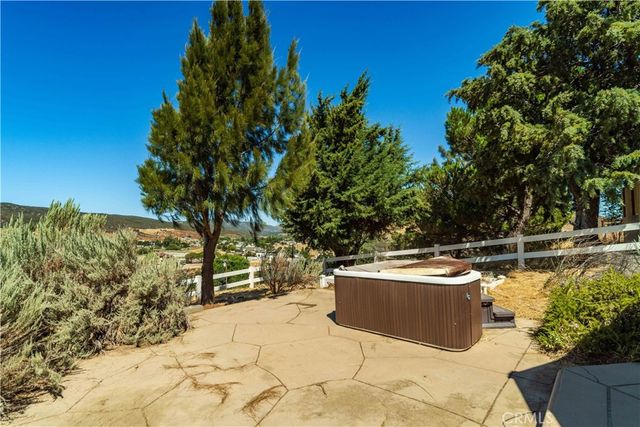 14738 Flintstone Drive, Lake Elizabeth, CA 93532