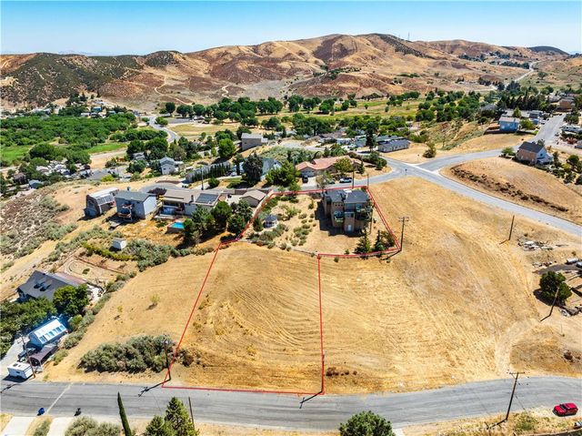 14738 Flintstone Drive, Lake Elizabeth, CA 93532