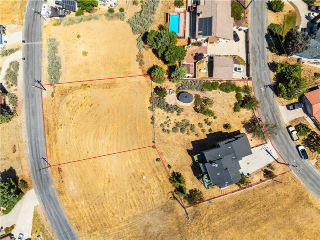 14738 Flintstone Drive, Lake Elizabeth, CA 93532
