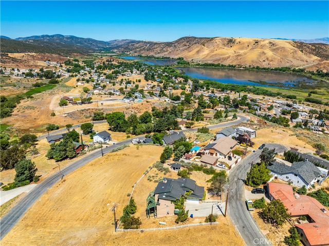 14738 Flintstone Drive, Lake Elizabeth, CA 93532