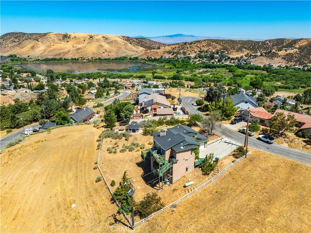 14738 Flintstone Drive, Lake Elizabeth, CA 93532