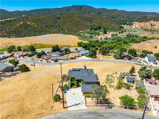 14738 Flintstone Drive, Lake Elizabeth, CA 93532