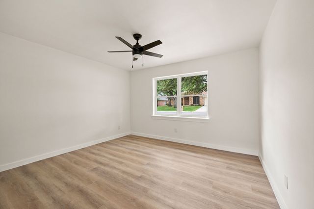 425 Marseille Drive, Hurst, TX 76054