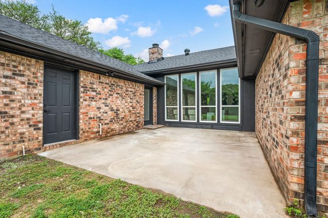 425 Marseille Drive, Hurst, TX 76054