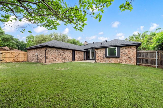 425 Marseille Drive, Hurst, TX 76054
