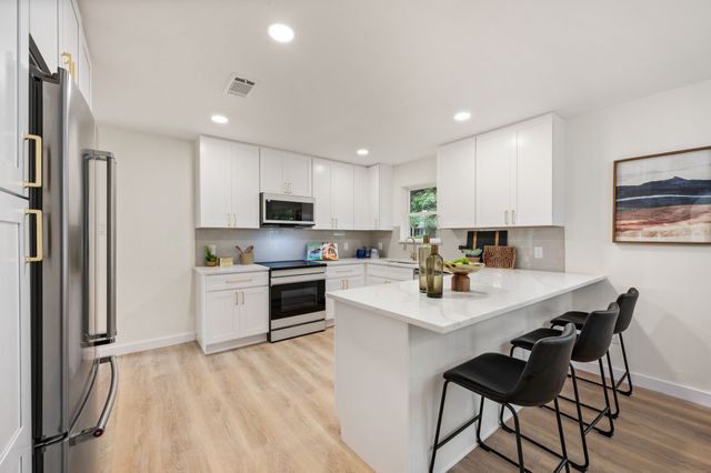 425 Marseille Drive, Hurst, TX 76054