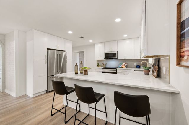 425 Marseille Drive, Hurst, TX 76054