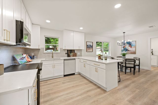 425 Marseille Drive, Hurst, TX 76054