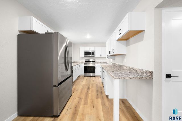 1612 E 2nd St, Sioux Falls, SD 57103