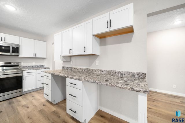 1612 E 2nd St, Sioux Falls, SD 57103