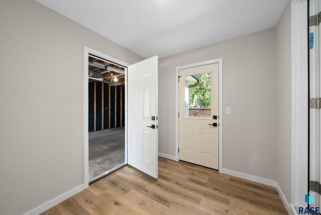 1612 E 2nd St, Sioux Falls, SD 57103