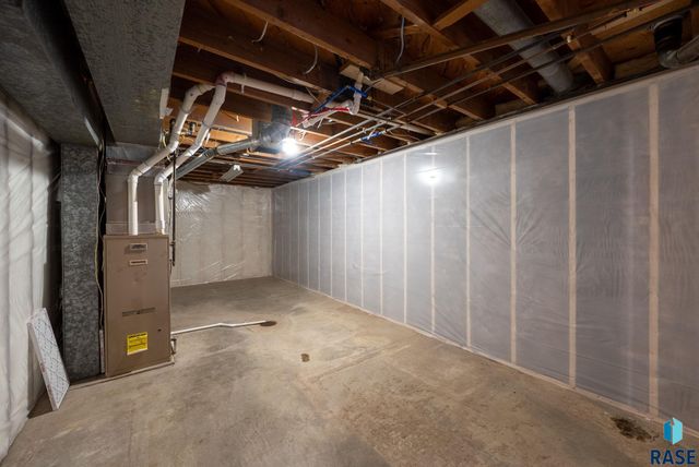 1612 E 2nd St, Sioux Falls, SD 57103