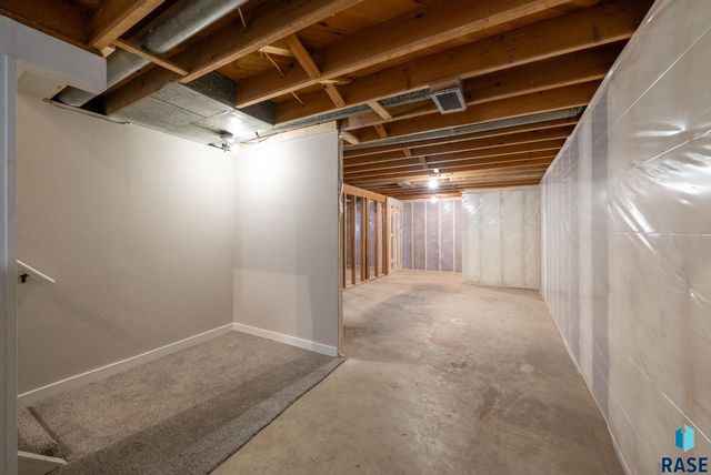 1612 E 2nd St, Sioux Falls, SD 57103